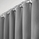 mDesign Duschvorhang aus 100% Baumwolle – schöne, strukturierte Duschgardine – pflegeleichter Badewannenvorhang – grau