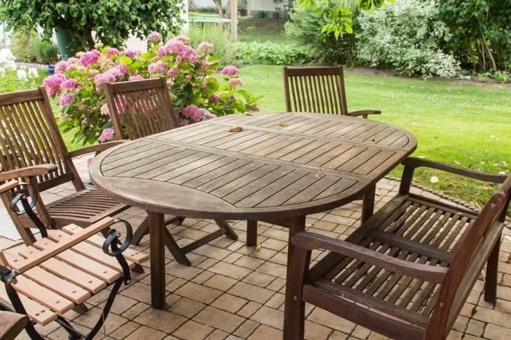 Gartenmöbel ohne Plastik einölen